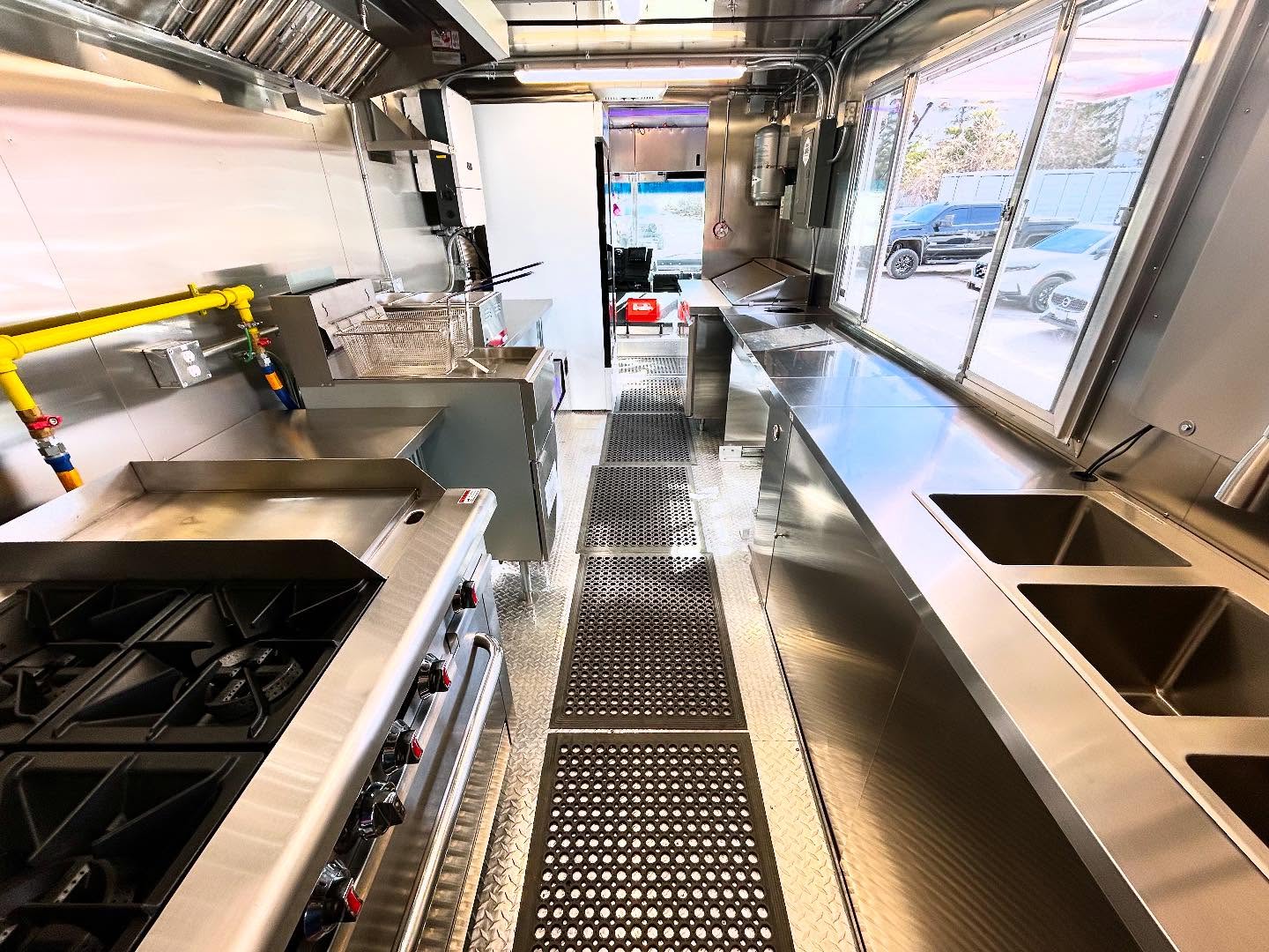 Moving Kitchen Thumbnail 6